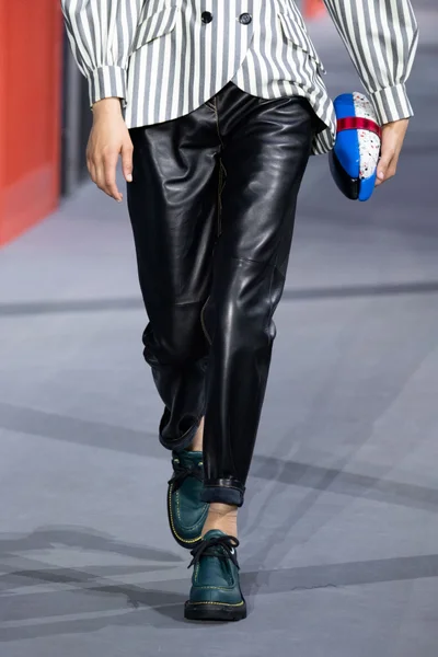 Look 77